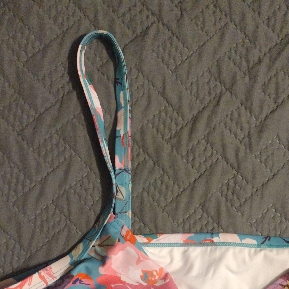 Floral Bathing Suit Top. That Splits And Opens Down The Middle​ - Picture 6 of 6